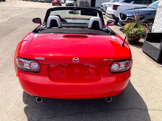Photo of 2006 Red Mazda MX-5 Miata