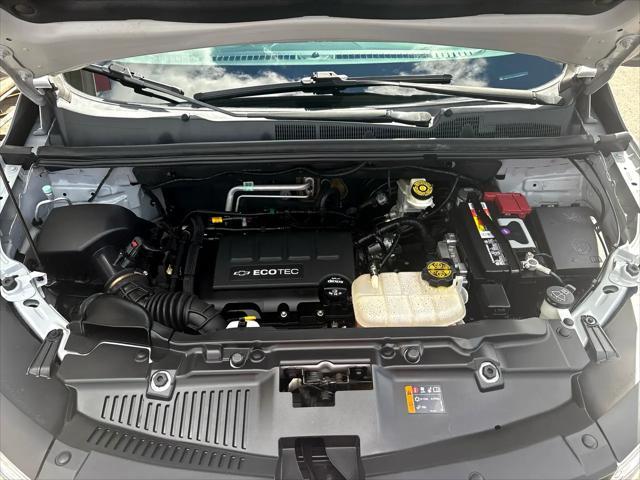 Photo of 2019 Silver Ice Metallic Chevrolet Trax