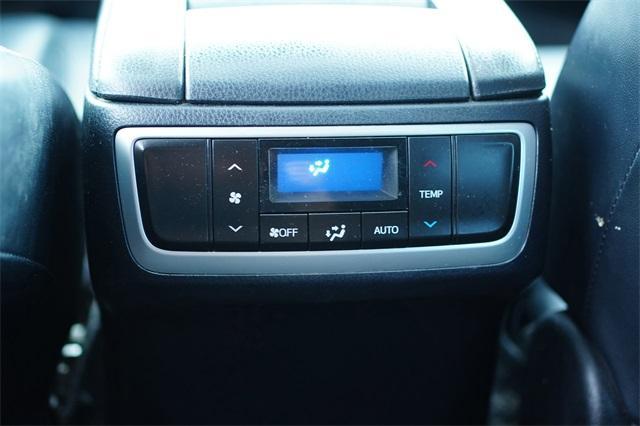Photo of 2016 Midnight Black Metallic Toyota Highlander