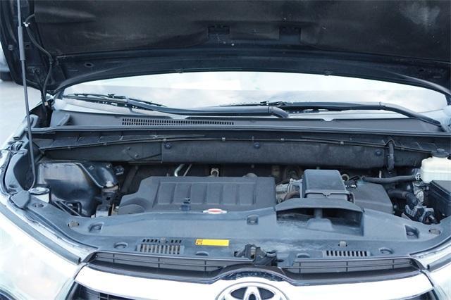 Photo of 2016 Midnight Black Metallic Toyota Highlander