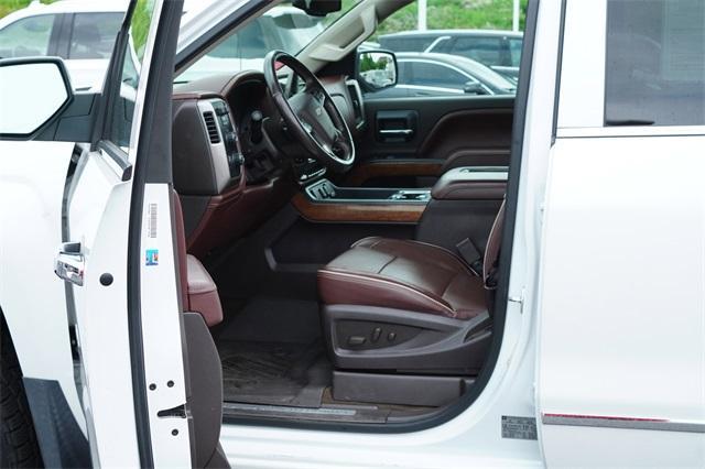 Photo of 2016 Iridescent Pearl Tricoat Chevrolet Silverado 1500