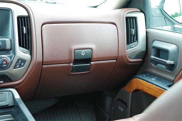 Photo of 2016 Iridescent Pearl Tricoat Chevrolet Silverado 1500