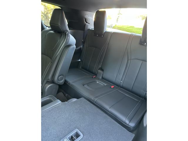 Photo of 2023 White INFINITI QX60