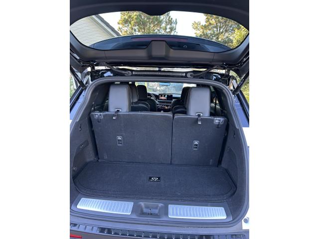 Photo of 2023 White INFINITI QX60