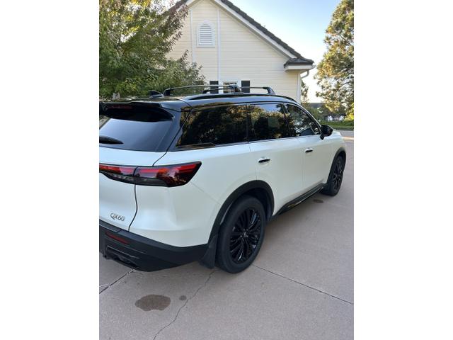 Photo of 2023 White INFINITI QX60