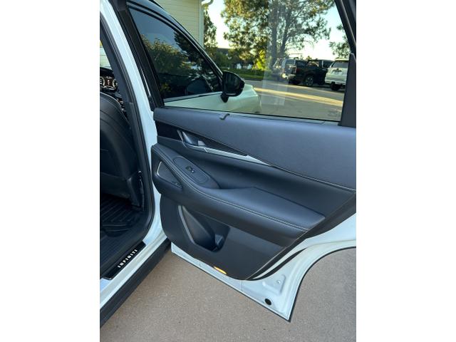Photo of 2023 White INFINITI QX60