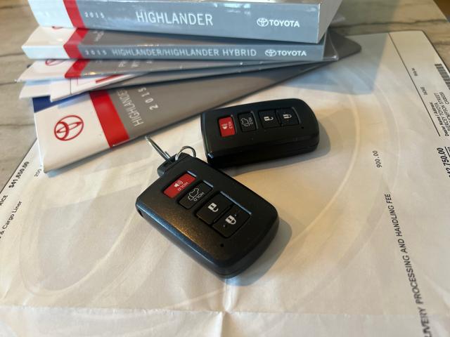 Photo of 2015 Gray Toyota Highlander