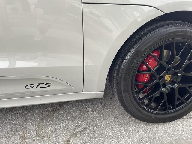 Photo of 2021 Gray Porsche Macan