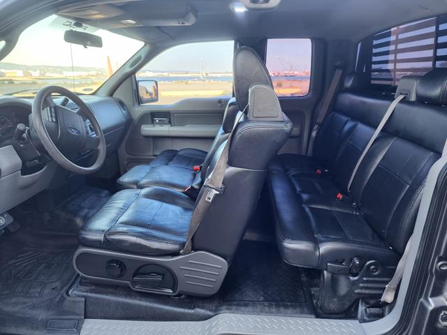 Photo of 2006 Gray Ford F-150