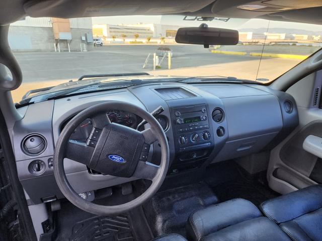 Photo of 2006 Gray Ford F-150