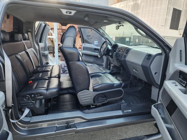 Photo of 2006 Gray Ford F-150