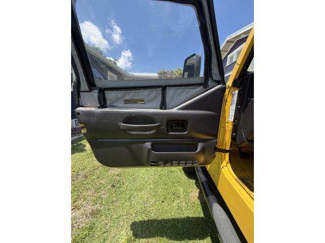 Photo of 2000 Yellow Jeep Wrangler