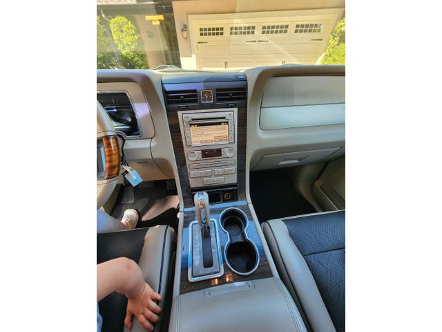 Photo of 2008 Gray Lincoln Navigator
