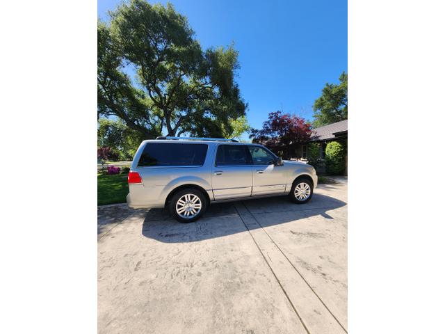 Photo of 2008 Gray Lincoln Navigator