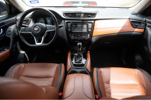 Photo of 2018 White Nissan Rogue