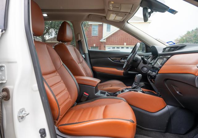 Photo of 2018 White Nissan Rogue