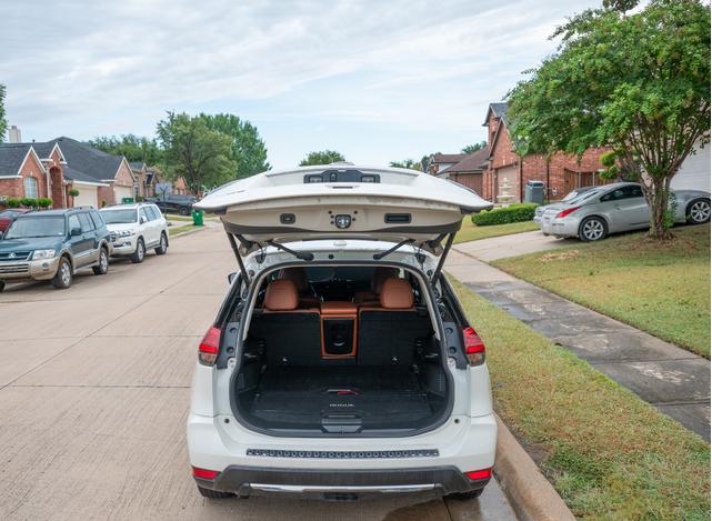 Photo of 2018 White Nissan Rogue