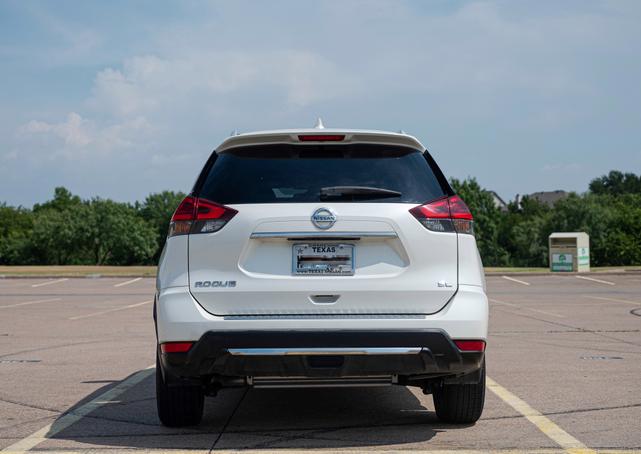 Photo of 2018 White Nissan Rogue