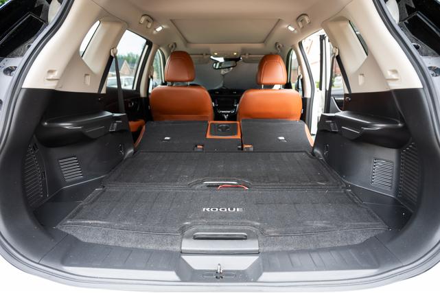 Photo of 2018 White Nissan Rogue