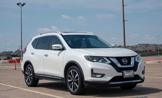Photo of 2018 White Nissan Rogue