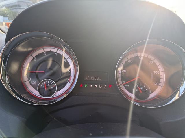Photo of 2015 White Dodge Grand Caravan