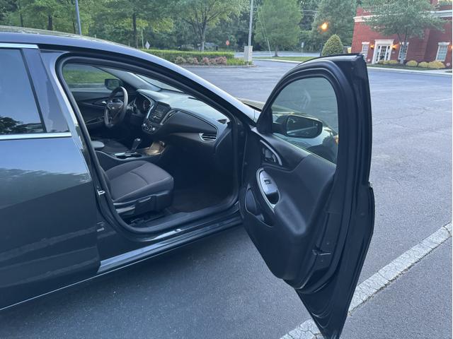 Photo of 2017 Gray Chevrolet Malibu