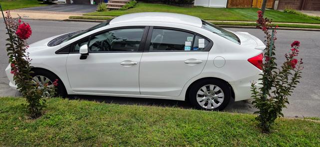 Photo of 2012 White Honda Civic
