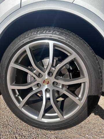 Photo of 2020 Silver Porsche Cayenne