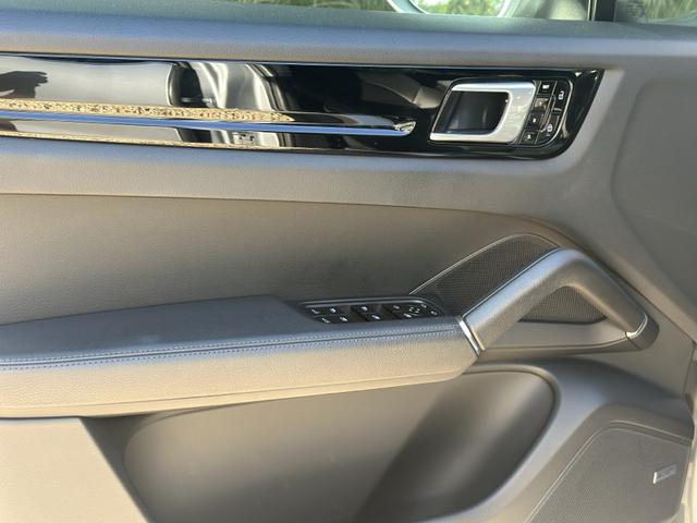 Photo of 2020 Silver Porsche Cayenne