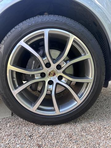 Photo of 2020 Silver Porsche Cayenne