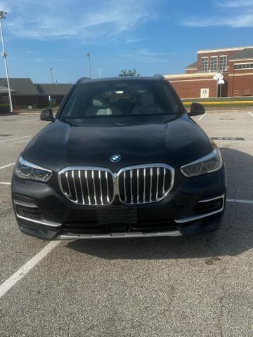Photo of 2023 Black BMW X5 PHEV