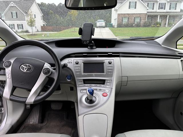 Photo of 2014 Silver Toyota Prius