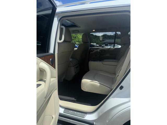 Photo of 2019 White INFINITI QX80