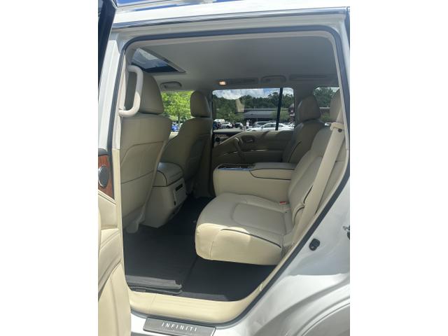 Photo of 2019 White INFINITI QX80