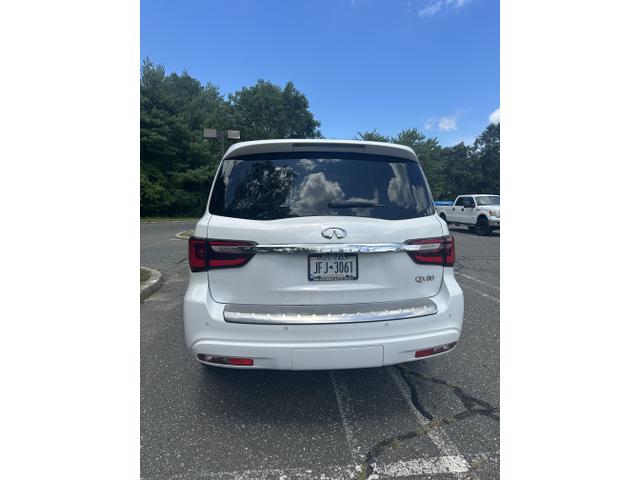 Photo of 2019 White INFINITI QX80