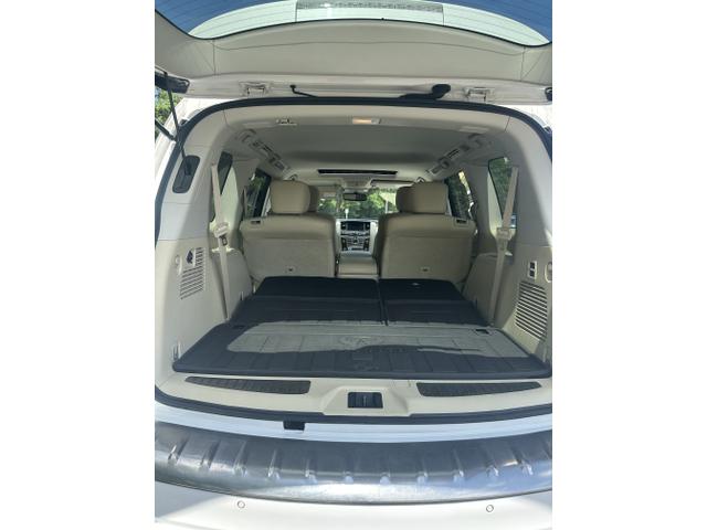 Photo of 2019 White INFINITI QX80