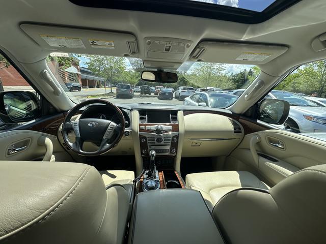 Photo of 2019 White INFINITI QX80