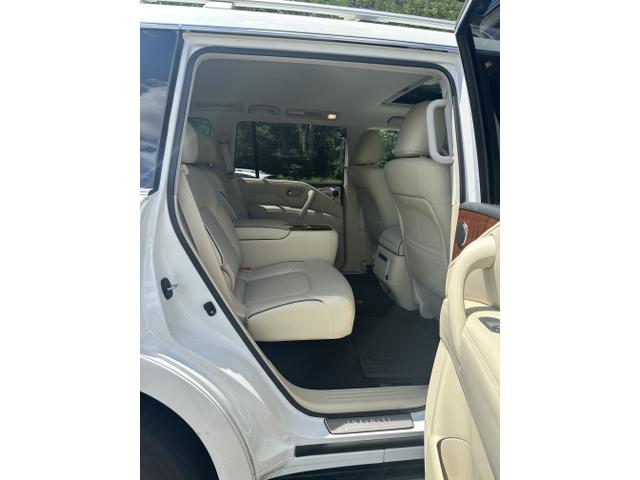 Photo of 2019 White INFINITI QX80