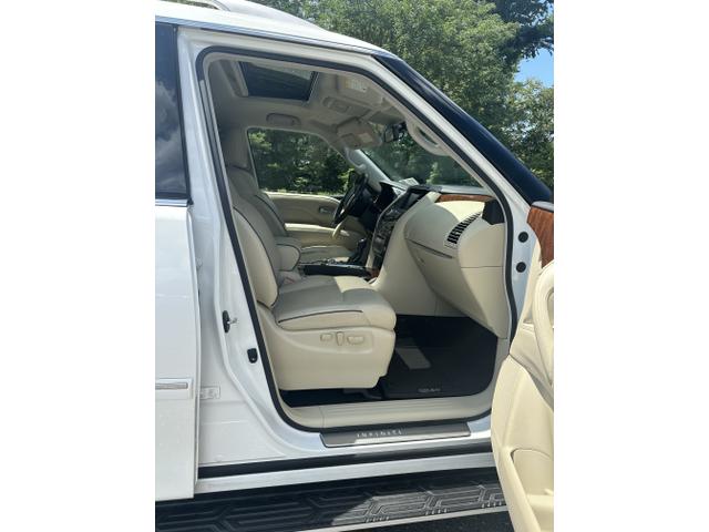 Photo of 2019 White INFINITI QX80