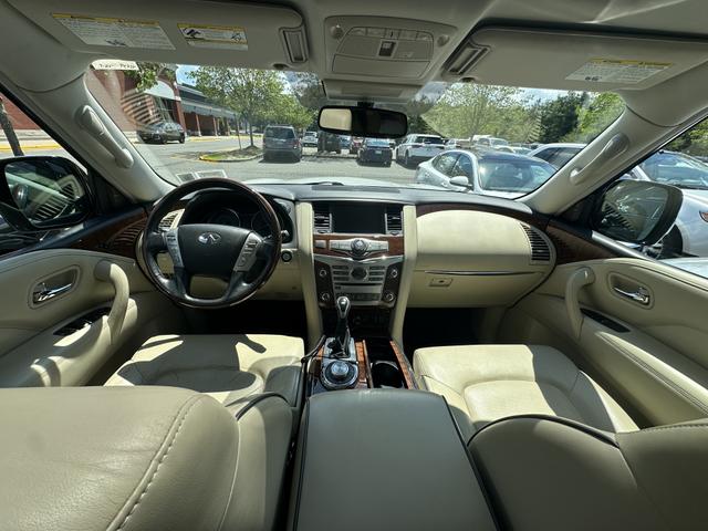 Photo of 2019 White INFINITI QX80