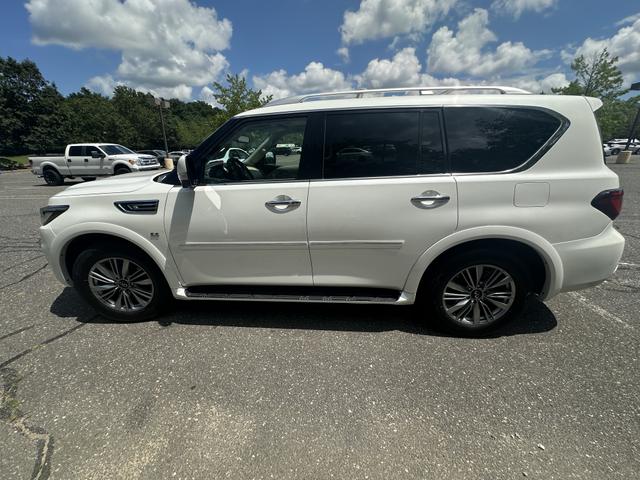 Photo of 2019 White INFINITI QX80
