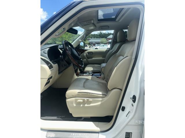 Photo of 2019 White INFINITI QX80