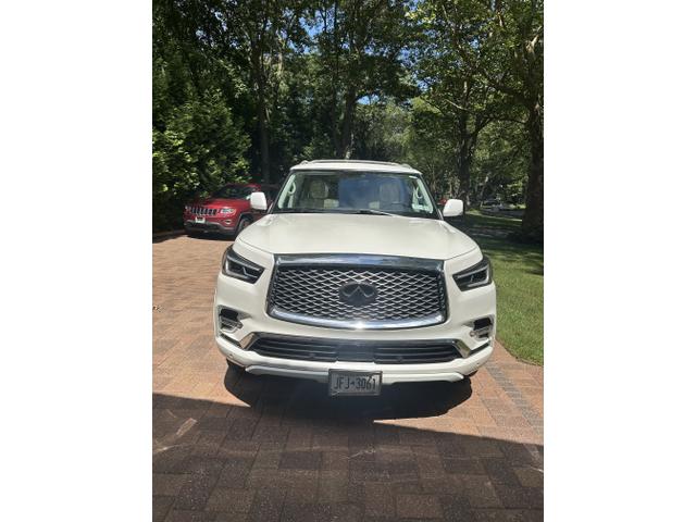 Photo of 2019 White INFINITI QX80