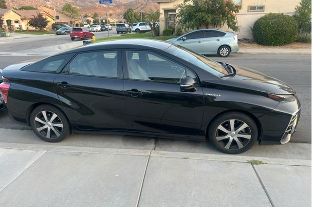 Photo of 2019 Black Toyota Mirai