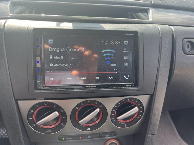 Photo of 2007 White Mazda Mazda3