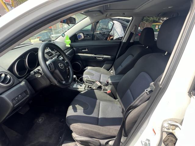 Photo of 2007 White Mazda Mazda3