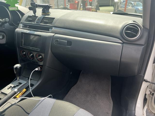 Photo of 2007 White Mazda Mazda3