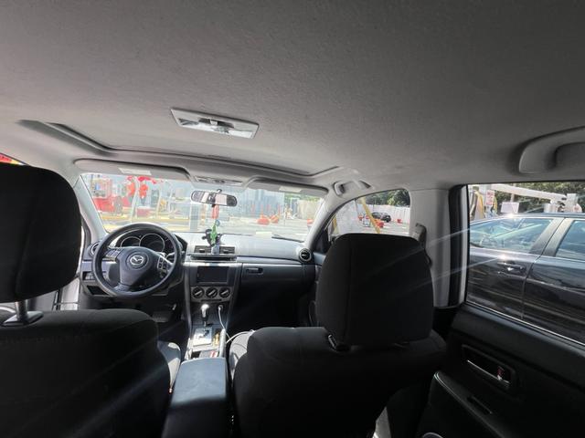 Photo of 2007 White Mazda Mazda3