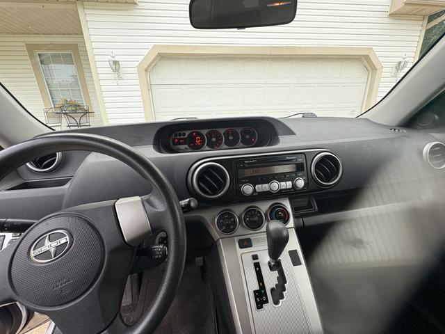 Photo of 2008 Gray Scion xB