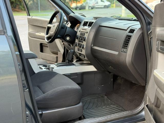 Photo of 2008 Gray Ford Escape